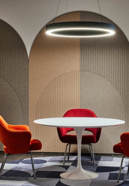 Een sfeerafbeelding van een akoestische wandpaneel op Akoestiekspecialist genaamd Impact Acoustic Fylo.