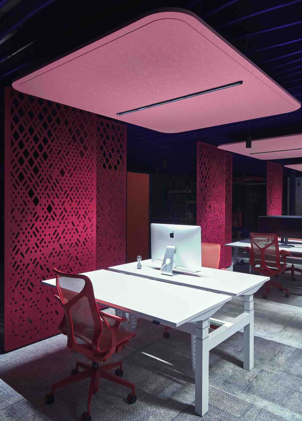 Een sfeerafbeelding van een akoestische lamp op Akoestiekspecialist genaamd Impact Acoustic Bysso.