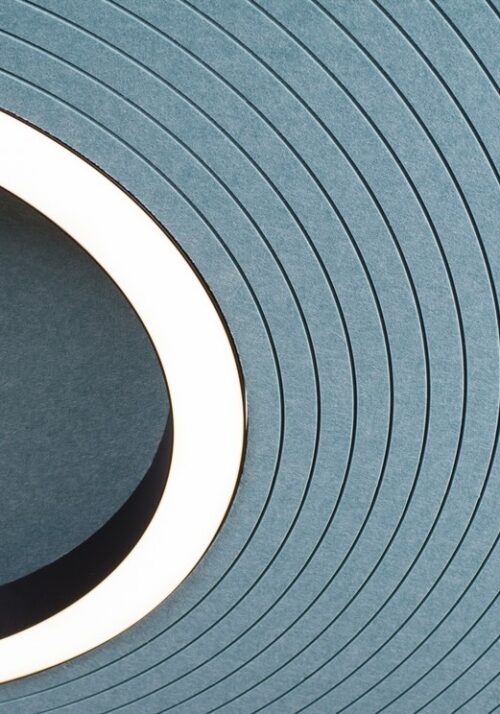 Een sfeerafbeelding van een akoestische lamp op Akoestiekspecialist genaamd Impact Acoustic Orbis.