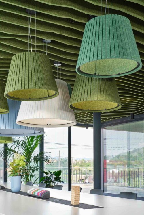 Een sfeerafbeelding van een akoestische lamp op Akoestiekspecialist genaamd Impact Acoustic Spark.