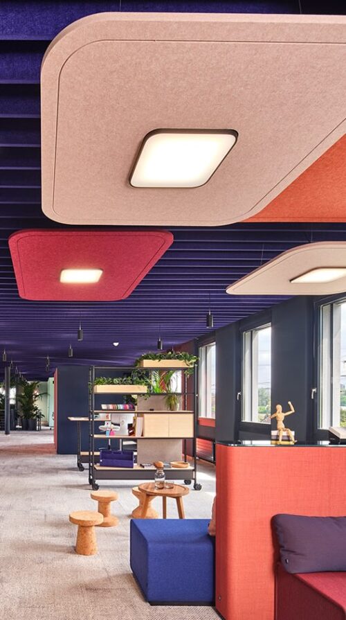 Een sfeerafbeelding van een akoestische lamp op Akoestiekspecialist genaamd Impact Acoustic Tetra.