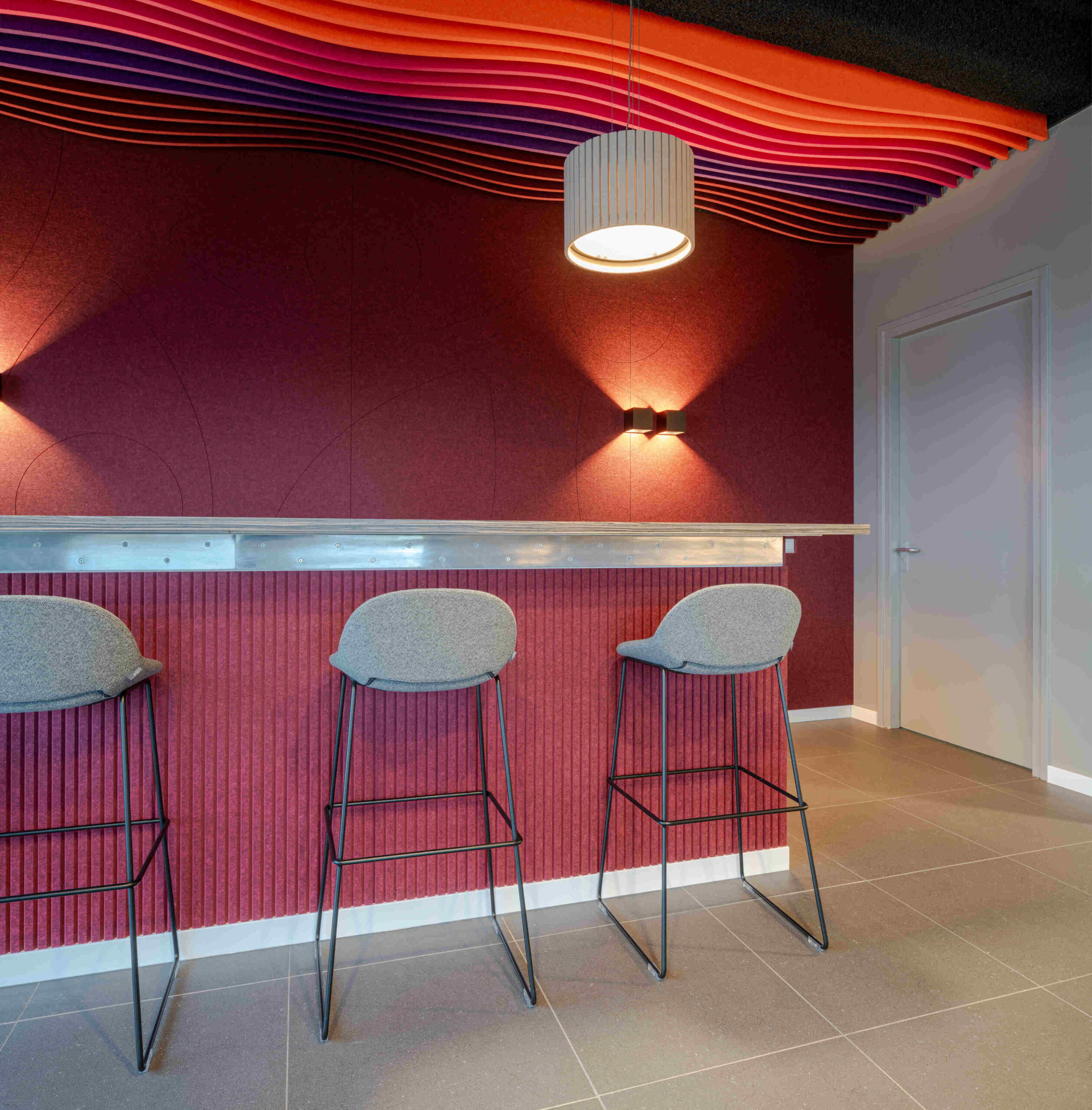 Showroom Akoestiekspecialist, Akoestiekspecialist (1) Moderne showroom in Kerkrade met duurzame akoestische oplossingen van Framery, Impact Acoustic, Abstracta en stijlvolle interieurelementen voor inspirerende werk- en ontmoetingsruimtes.