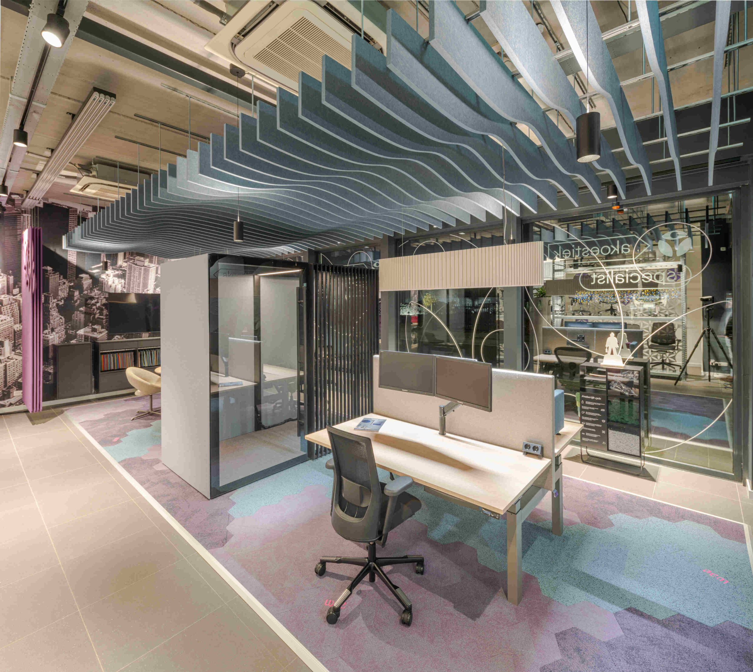 Showroom Akoestiekspecialist, Akoestiekspecialist (8) Moderne showroom in Kerkrade met duurzame akoestische oplossingen van Framery, Impact Acoustic, Abstracta en stijlvolle interieurelementen voor inspirerende werk- en ontmoetingsruimtes.